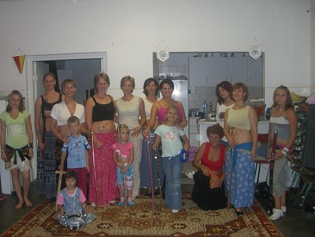 ra, 2006. szeptember: Vivi, Olgi, Tndi - eltte dm s Timi - Orsi, Kriszti - eltte Zsfi - Gizus, n - elttem Klaudia - Ildi guggol, mgtte Zita, Judit, Titi